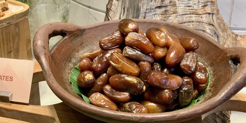 Perlukah Kurma Dicuci Sebelum Dimakan? Ini Penjelasan Lengkapnya