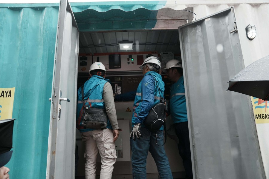 PLN Perbaiki Kualitas Listrik di Tulung Selapan