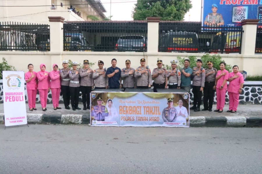 Polres Tanah Karo Borong Takjil UMKM Guna Dorong Ekonomi Masyarakat