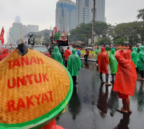 Puluhan Warga Unjuk Rasa di Kantor Badan Bank Tanah, Tuntut Penyelesaian Reforma Agraria