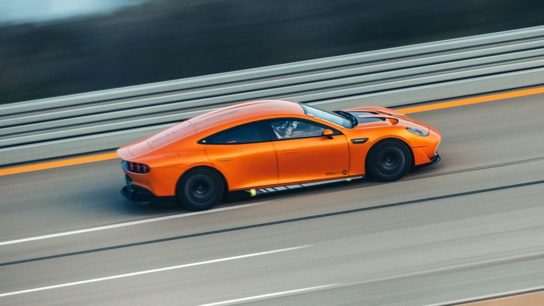 Mobil Listrik Mercedes AMG GT XX Pecahkan Rekor