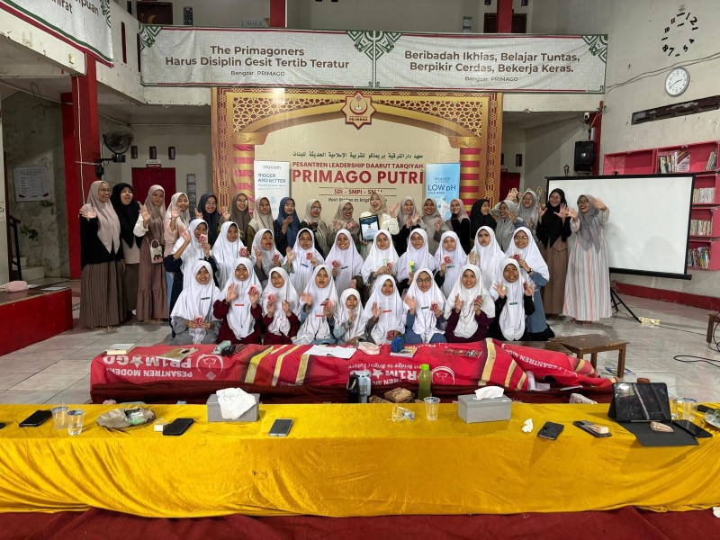 Wardah Cosmetics Edukasi Kesehatan Kulit di Pesantren Primago Depok