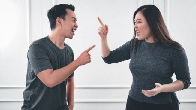 Waspada Sebelum Terlambat: Tanda Perempuan Red Flag yang Bisa Jadi Toxic dalam Hubungan