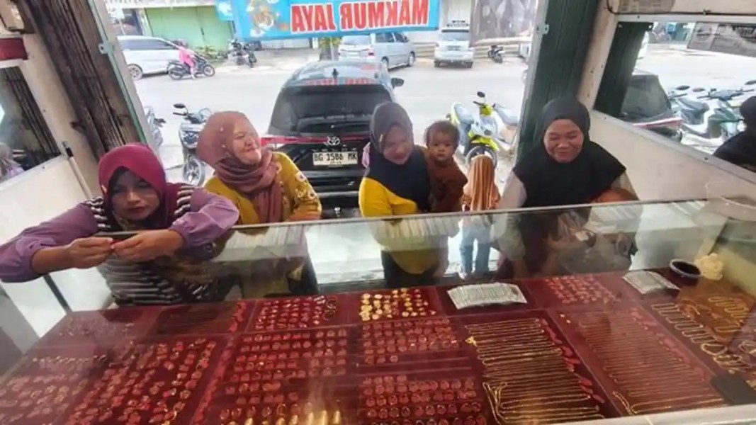 Harga Emas Perhiasan Kota Palembang Turun Drastis Menjadi Rp15,6 Juta Per Suku