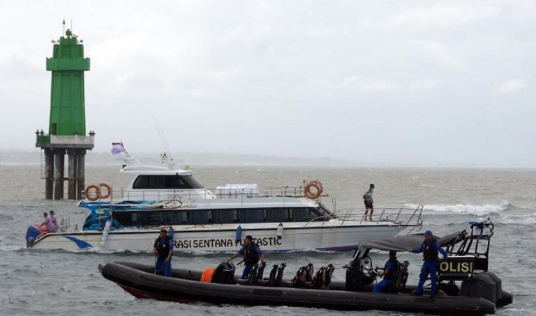 Cuaca Ekstrem Ganggu Penyebrangan dan Nelayan Bali-Lombok