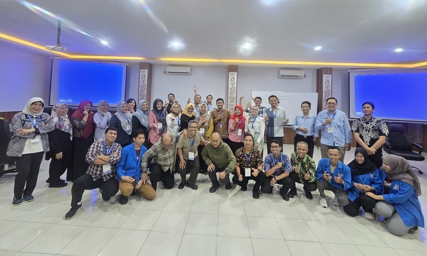 Adaptasi Teknologi AI dalam Pembelajaran Digital: Dosen Universitas Bina Sarana Informatika Berikan Pelatihan kepada Fasilitator di Kalimantan Barat