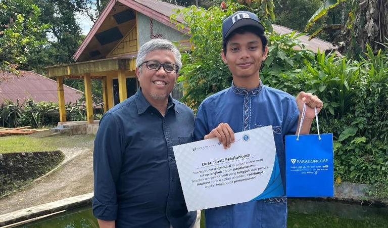 Kisah Inspiratif Devit: Didukung Warga Desa, Raih Mimpi Kuliah di ITB