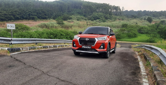 Spesifikasi dan Peforma Daihatsu Rocky Tampil Lebih Sporty dan Futuristik