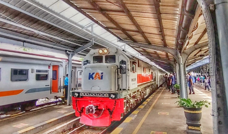 KAI Umumkan Penambahan Jadwal Kereta Api Pasar Senen ke Semarang Nataru 2024/2025