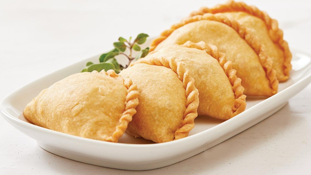 Deretan Makanan Dunia yang Mirip Pastel Khas Indonesia Banget