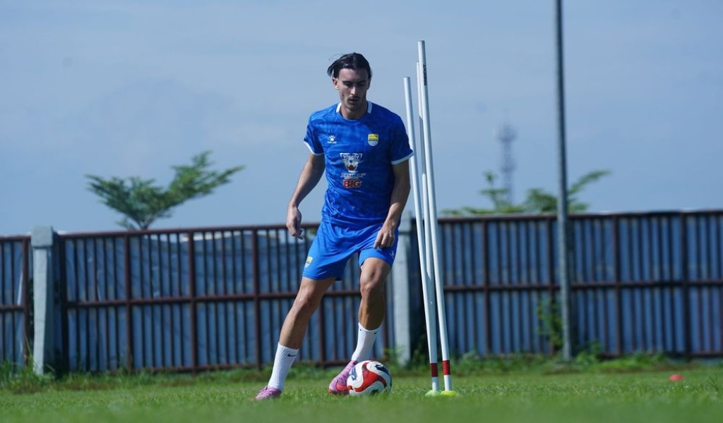 Persib Bandung Siap Menggebrak Lini Depan Dengan Trio Penyerang