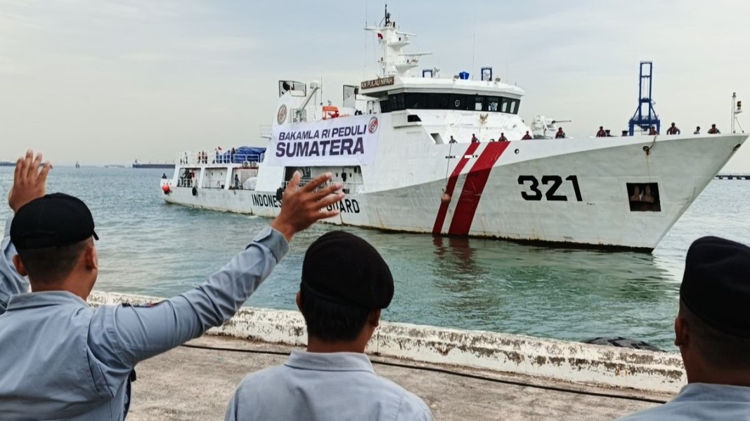 Bakamla RI Tanggap Cepat, Kirim 70 Ton Bantuan ke Sumatera Lewat KN Pulau Nipah-321