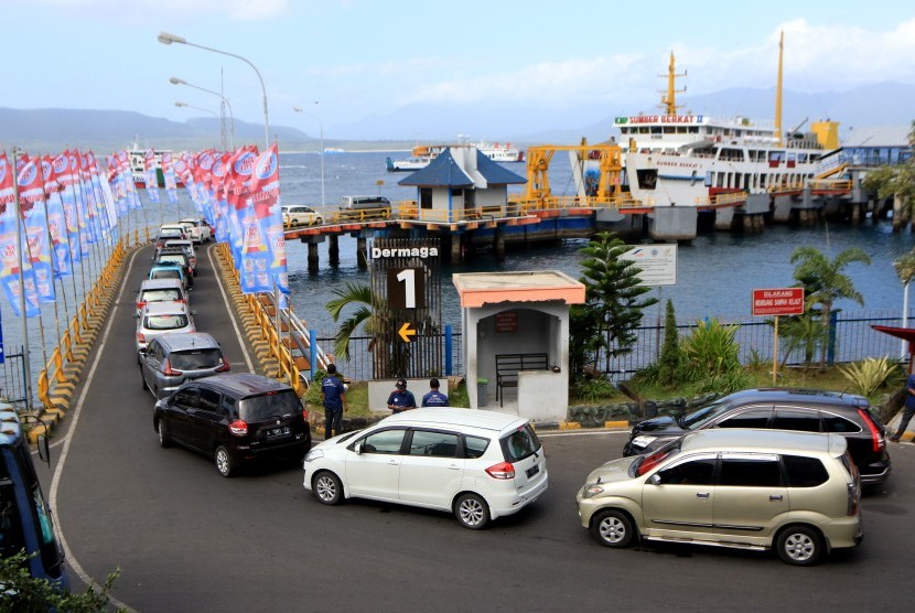 Pelayanan Penyeberangan Selat Bali Kembali Lancar, Sepuluh Kapal LCT Telah Beroperasi Lagi