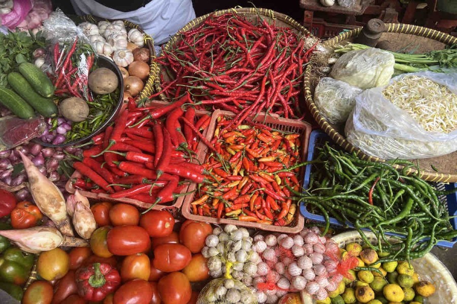 Harga Sembako di Surabaya Bergerak, Tomat Naik Tipis, Cabai Rawit Turun