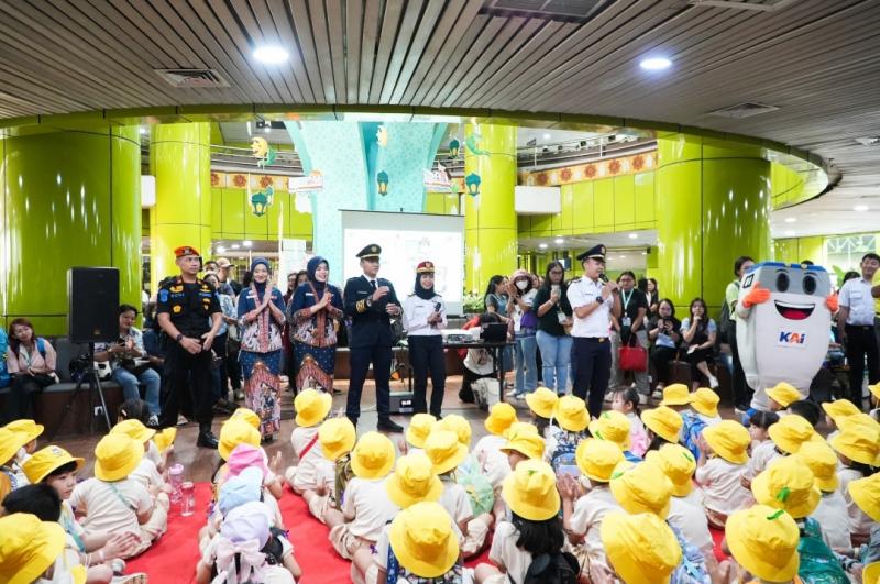 Stasiun Gambir Jadi Pusat Hiburan Mini Fair KAI