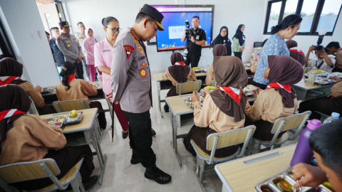 Kapolri Tinjau SMP Kemala Bhayangkari Karanganyar Dukung Generasi Emas