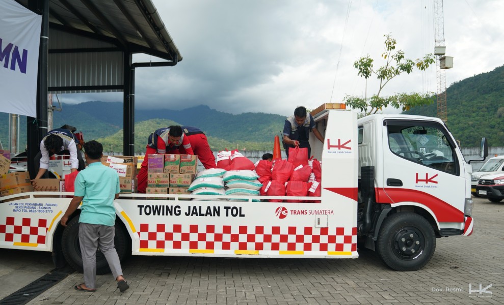 Hutama Karya Salurkan Bantuan Terintegrasi untuk Korban Bencana Hidrometeorologi