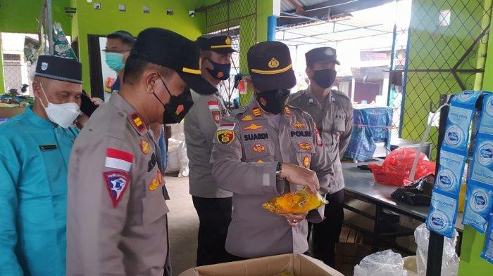 Polsek Bululawang Pantau Stok Sembako di Swalayan, Pastikan Harga Stabil dan Barang Tersedia