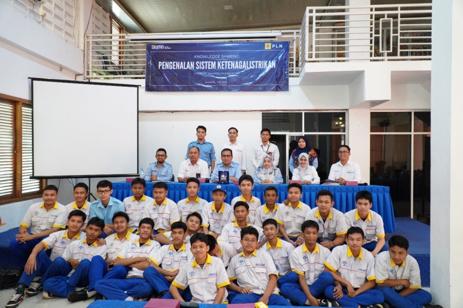 PLN UIP2B Jamali Menggelar Program PLN Mengajar dengan Fokus pada Profesionalisme dan Keselamatan Listrik di Hari Lahir Pancasila