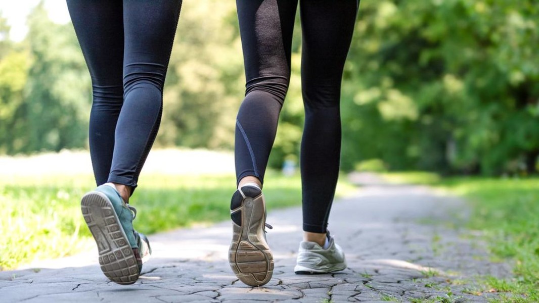 Pagi atau Sore? Waktu Ideal Jalan Kaki untuk Darah Stabil
