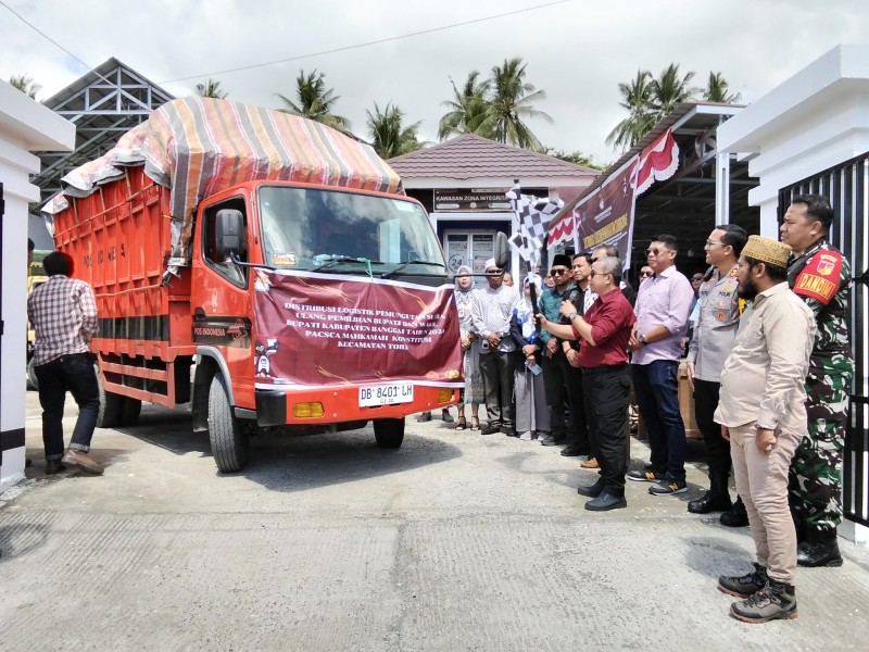 Logistik Pemungutan Suara Ulang Simpang Raya Tiba di KPU Banggai, Pleno Kecamatan Toili Mulai Dihitung