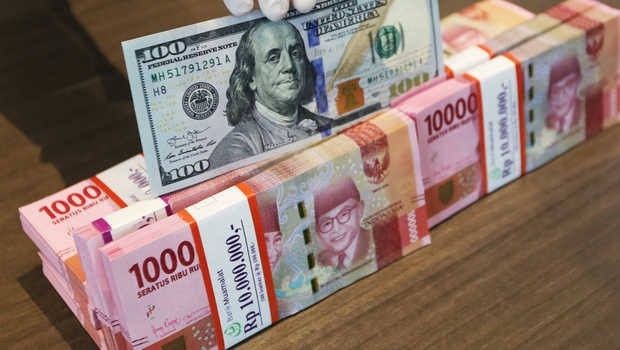 Rupiah Dibuka Melemah ke Level 16.830 per Dolar AS