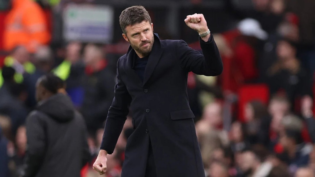 Ketenangan Michael Carrick Jadi Jawaban Tepat Atasi Kekacauan Manchester United Musim Ini