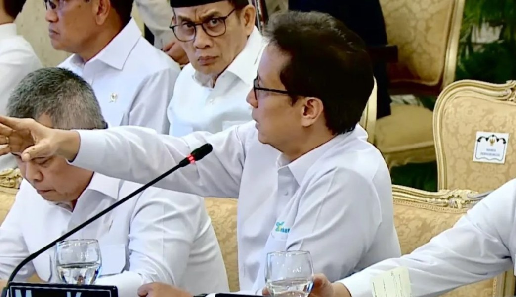 Menkes Laporkan Pemberangkatan 600 Nakes ke Sumatera kepada Presiden Prabowo