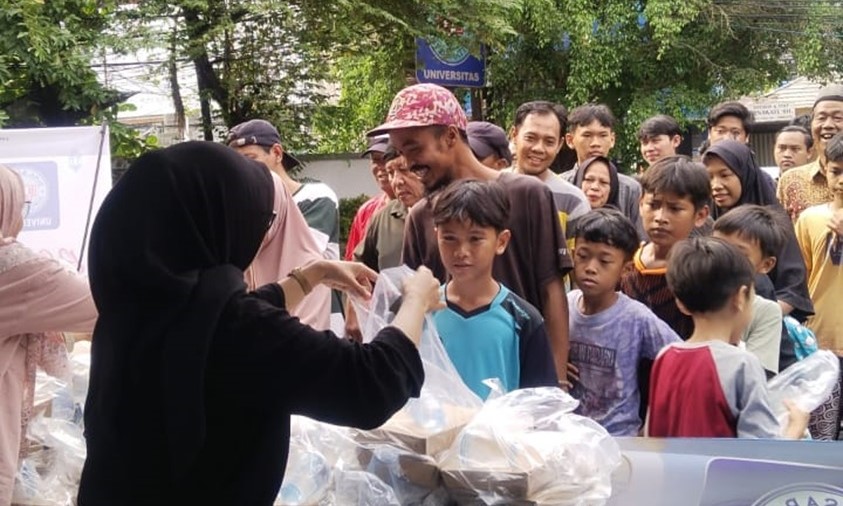 Tebar Kebaikan di Bulan Ramadan: UBSI Bagikan Paket Buka Puasa untuk Masyarakat