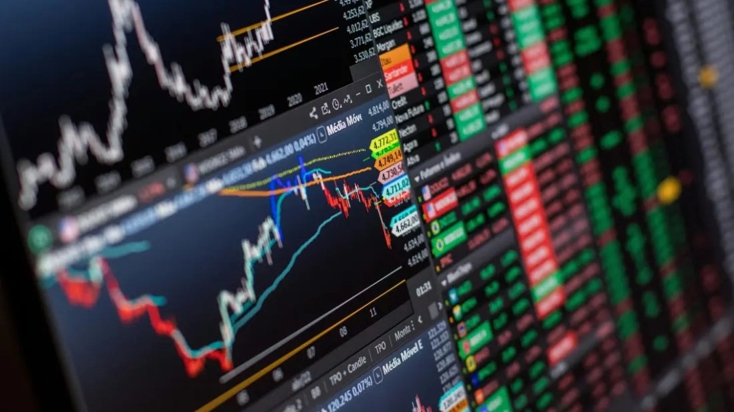 IHSG Pekan Ini Terkoreksi, Aktivitas Perdagangan Saham Tetap Padat