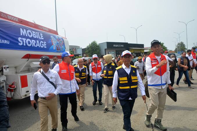 Menteri ESDM Tinjau Kesiapan SPBU Jelang Mudik Lebaran di Rest Area KM 379A