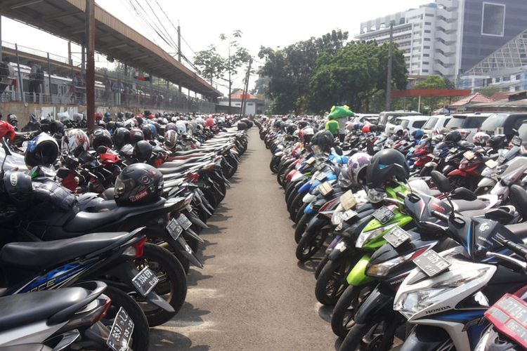 Helm Hilang di Parkiran, Begini Aturan Tanggung Jawab Pengelola