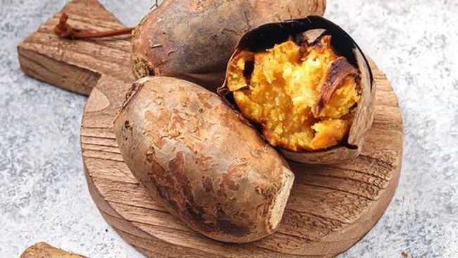 Cara Memilih Ubi Cilembu Siap Bakar agar Manis Keluar Madu Alami