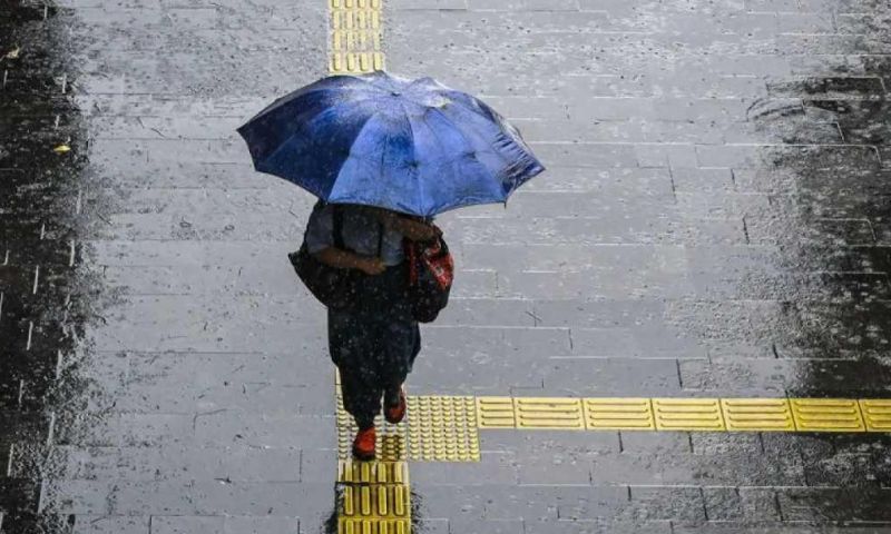 Hujan Diprediksi Mengguyur Jakarta Seharian, Warga Diimbau Tetap Waspada dan Siaga