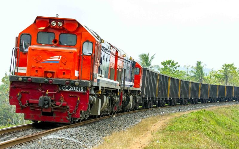 PT KAI Tegaskan Kereta Api Tak Bisa Berhenti Mendadak, Patuhi Aturan di Perlintasan