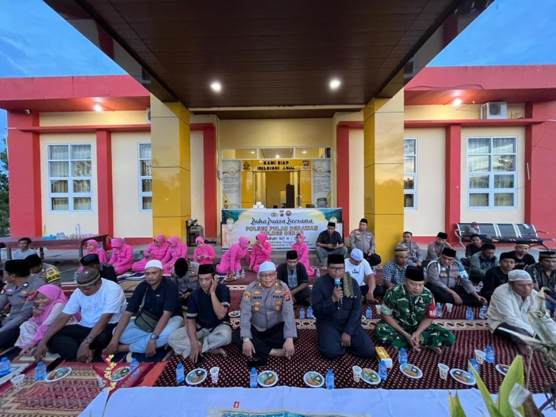 Sinergi Polsek Pulau Derawan Dan Santri Di Momen Buka Puasa Bersama Bulan Puasa 2026