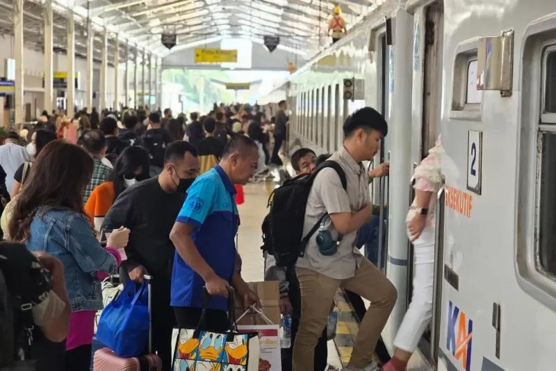 Antusiasme Pemudik Tinggi Terlihat Dari Penjualan Ratusan Ribu Tiket Lebaran KAI