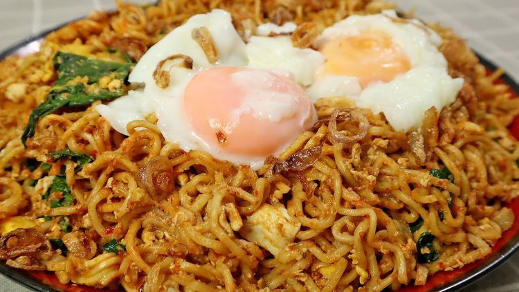 Nikmati Kuliner Mi Bangladesh yang Lezat dan Gurih di Aston Inn Jemursari Surabaya