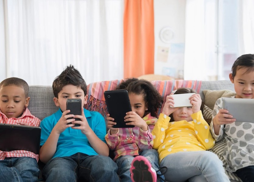 Kecanduan Gadget Setara Narkoba, Psikolog Cimahi Ingatkan Bahaya bagi Anak: Dampak Kesehatan Mental dan Sosial