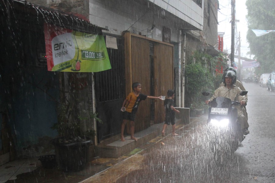 BMKG Prediksi Cuaca Jawa Timur Didominasi Kabut dan Hujan Ringan, Waspadai Kondisi Laut Selatan