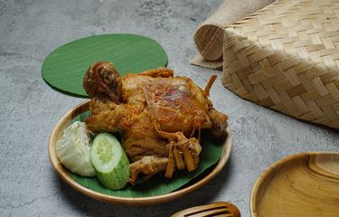 11 Tempat Ayam Ingkung Populer di Jogja untuk Liburan 2025