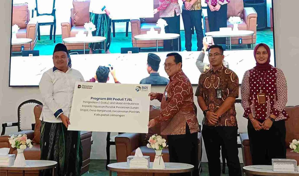 BRI Lamongan Salurkan Ambulans untuk Dukung Layanan Kesehatan Ponpes Sunan Drajat