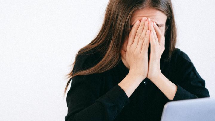 Waspadai Tanda Self-Gaslighting yang Mengikis Rasa Percaya Diri