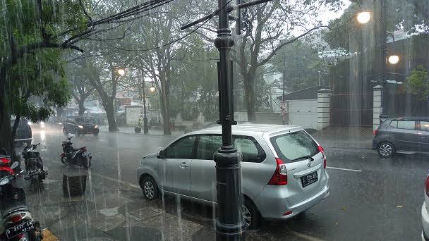 BMKG Juanda Prediksi Hujan Ringan Guyur Jawa Timur Hari Ini, Warga Diimbau Waspada