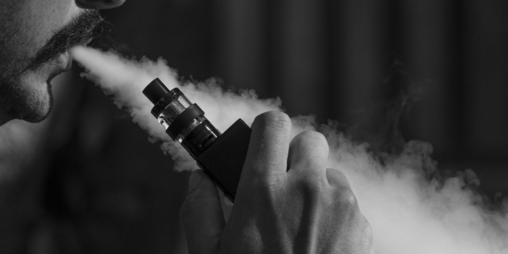 Bahaya Vaping pada Remaja: Popcorn Lung Mengintai Paru-Paru