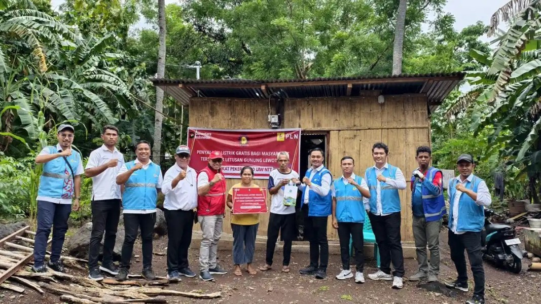 PLN Berikan Listrik Gratis Warga Flores Timur Terdampak Erupsi Lewotobi