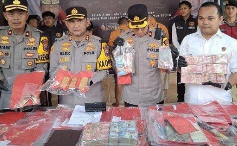 Terlilit Utang, Pria di Luwu Timur Curi Emas 162,8 Gram Polisi Amankan Gelang dan Cincin Senilai Ratusan Juta