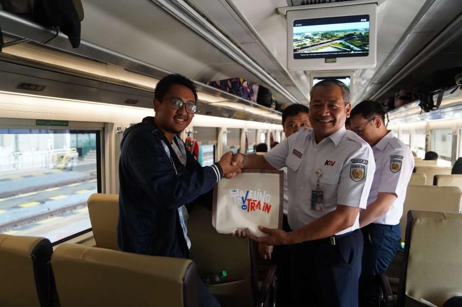 KAI Daop 7 Madiun Beri Apresiasi Pelanggan Setia