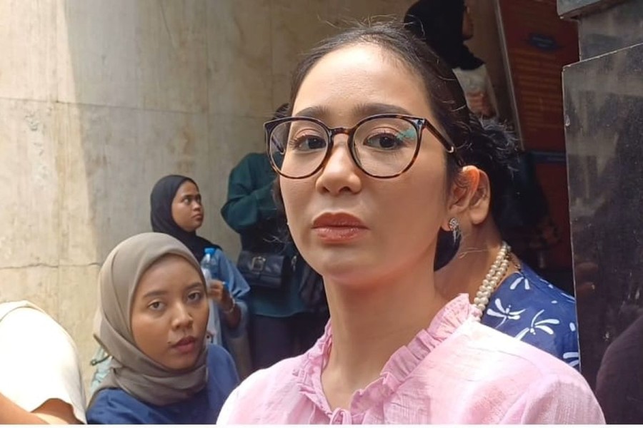 Tersangka Investasi Bodong Ditahan: Kekecewaan dan Harapan Bunga Zainal