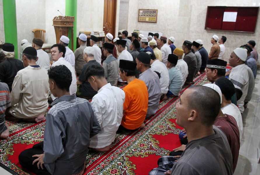 MUI Jawa Timur Jelaskan Sah Tidaknya Salat Tarawih Kilat di Blitar dan Implikasinya